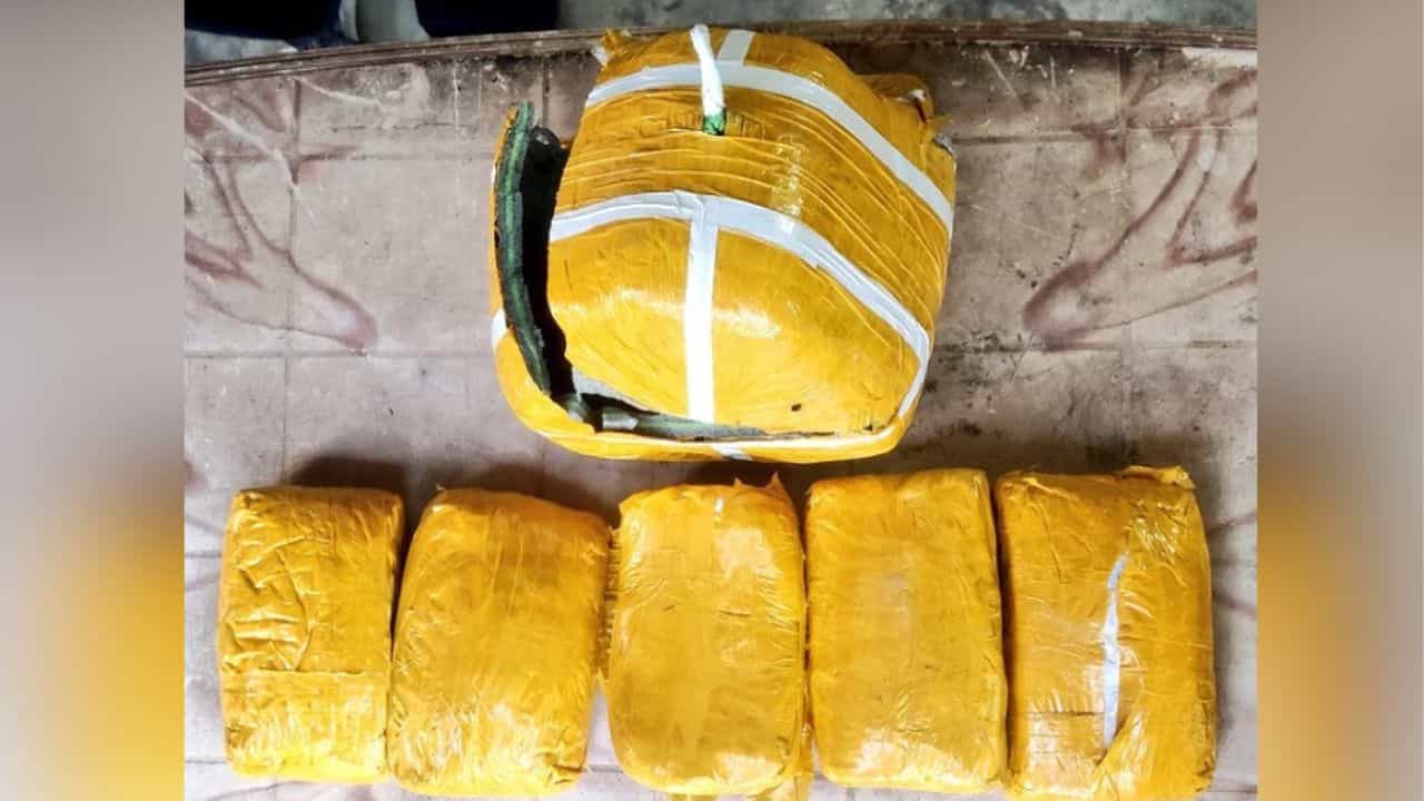 Pakistani Drone: ਅੰਮ੍ਰਿਤਸਰ ਚ BSF ਦਾ ਵੱਡਾ ਐਕਸ਼ਨ, ਦੇਰ ਰਾਤ ਸੁਣਾਈ ਦਿੱਤੀ ਡਰੋਨ ਦੀ ਆਵਾਜ਼; ਤਲਾਸ਼ੀ ਦੌਰਾਨ ਮਿਲੀ ਖੇਪ