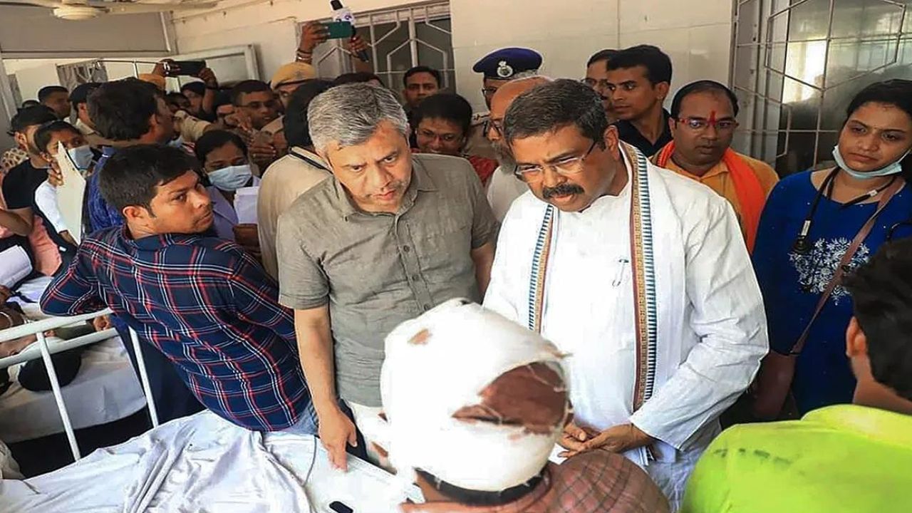 Odisha Train Accident: ‘ਟ੍ਰੈਕ ‘ਤੇ ਤਿੰਨ ਨਹੀਂ ਸਗੋਂ ਚਾਰ ਟ੍ਰੇਨਾਂ ਸਨ’, ਓਡੀਸ਼ਾ ਰੇਲ ਹਾਦਸੇ ‘ਤੇ ਬੋਲੇ ਕੇਂਦਰੀ ਮੰਤਰੀ ਧਰਮਿੰਦਰ ਪ੍ਰਧਾਨ Odisha Train Accident: ‘ਟ੍ਰੈਕ ‘ਤੇ ਤਿੰਨ ਨਹੀਂ ਸਗੋਂ ਚਾਰ ਟ੍ਰੇਨਾਂ ਸਨ’, ਓਡੀਸ਼ਾ ਰੇਲ ਹਾਦਸੇ ‘ਤੇ ਬੋਲੇ ਕੇਂਦਰੀ ਮੰਤਰੀ ਧਰਮਿੰਦਰ ਪ੍ਰਧਾਨ