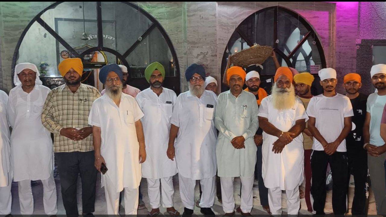 ਜਲਾਲਾਬਾਦ ਦੇ ਜੰਡਵਾਲਾ ਭੀਮੇਸ਼ਾਹ ਗੁਰਦੁਆਰਾ ਸਾਹਿਬ ‘ਚ ਸਲਾਨਾ ਬਰਸੀ ਸਮਾਗਮ ‘ਚ ਦਾਦੂਵਾਲ ਦੇ ਆਉਣ ਦੀਆਂ ਖਬਰਾਂ ਤੋਂ ਬਾਅਦ ਭਖਿਆ ਮਾਹੌਲ ਜਲਾਲਾਬਾਦ ਦੇ ਜੰਡਵਾਲਾ ਭੀਮੇਸ਼ਾਹ ਗੁਰਦੁਆਰਾ ਸਾਹਿਬ ‘ਚ ਸਲਾਨਾ ਬਰਸੀ ਸਮਾਗਮ ‘ਚ ਦਾਦੂਵਾਲ ਦੇ ਆਉਣ ਦੀਆਂ ਖਬਰਾਂ ਤੋਂ ਬਾਅਦ ਭਖਿਆ ਮਾਹੌਲ