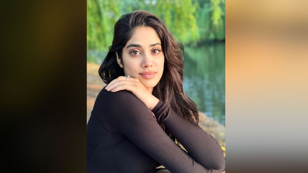 Janhvi Kapoor Bold Looks: ਜਾਹਨਵੀ ਕਪੂਰ ਨੇ ਬਹੁਤ ਘੱਟ ਸਮੇਂ 'ਚ ਹਿੰਦੀ ਫਿਲਮ ਇੰਡਸਟਰੀ 'ਚ ਆਪਣੀ ਪਛਾਣ ਬਣਾ ਲਈ ਹੈ। ਅਦਾਕਾਰੀ ਦੇ ਨਾਲ-ਨਾਲ ਜਾਨ੍ਹਵੀ ਕਪੂਰ ਆਪਣੇ ਸਟਾਈਲ ਅਤੇ ਫੈਸ਼ਨ ਸੈਂਸ ਲਈ ਵੀ ਲਾਈਮਲਾਈਟ 'ਚ ਰਹਿੰਦੀ ਹੈ। ਹਾਲ ਹੀ 'ਚ ਅਦਾਕਾਰਾ ਨੇ ਬੇਹੱਦ ਹੌਟ ਤਸਵੀਰਾਂ ਸ਼ੇਅਰ ਕੀਤੀਆਂ ਹਨ।