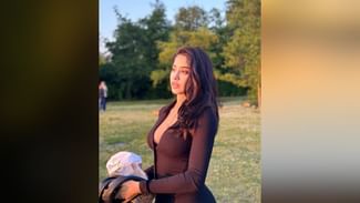 Janhvi Kapoor Bold Looks: ਬਲੈਕ ਬਾਡੀਕੋਨ ਡਰੈੱਸ ‘ਚ ਸਨਬਾਥ ਲੈਂਦੀ ਨਜ਼ਰ ਆਈ ਜਾਹਨਵੀ ਕਪੂਰ, ਗਲੈਮਰਸ ਲੁੱਕ ਦੀ ਹੋ ਰਹੀ ਹੈ ਤਾਰੀਫ