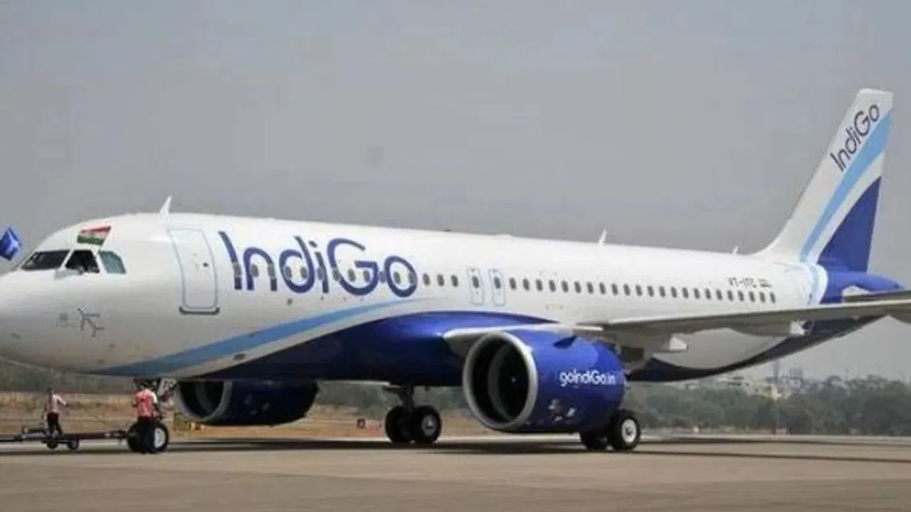Indigo flight: ਅੰਮ੍ਰਿਤਸਰ ਤੋਂ ਉੱਡਿਆ ਜਹਾਜ ਪਾਕਿਸਤਾਨ ਪਹੁੰਚਿਆ, ਏਅਰਪੋਰਟ ਤੋਂ ਟੇਕ ਆਫ ਤੋਂ ਬਾਅਦ ਮੌਸਮ ਹੋਇਆ ਖਰਾਬ, 31 ਮਿੰਟ ਬਾਅਦ ਭਾਰਤੀ ਸੀਮਾਂ ‘ਚ ਪਰਤਿਆ Indigo flight: ਅੰਮ੍ਰਿਤਸਰ ਤੋਂ ਉੱਡਿਆ ਜਹਾਜ ਪਾਕਿਸਤਾਨ ਪਹੁੰਚਿਆ, ਏਅਰਪੋਰਟ ਤੋਂ ਟੇਕ ਆਫ ਤੋਂ ਬਾਅਦ ਮੌਸਮ ਹੋਇਆ ਖਰਾਬ, 31 ਮਿੰਟ ਬਾਅਦ ਭਾਰਤੀ ਸੀਮਾਂ ‘ਚ ਪਰਤਿਆ