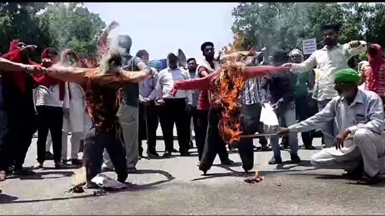 Shahpurkandi Bairaj Project: ਬੈਰਾਜ ਡੈਮ ਪ੍ਰਾਜੈਕਟ ਦੀ ਨੌਕਰੀ ਤੋਂ ਹਟਾਉਣ ਦਾ ਮੁੱਦਾ, ਮੁਲਾਜ਼ਮਾਂ ਨੇ ਪਰਿਵਾਰਾਂ ਸਮੇਤ ਕੀਤਾ ਜੋਰਦਾਰ ਪ੍ਰਦਰਸ਼ਨ