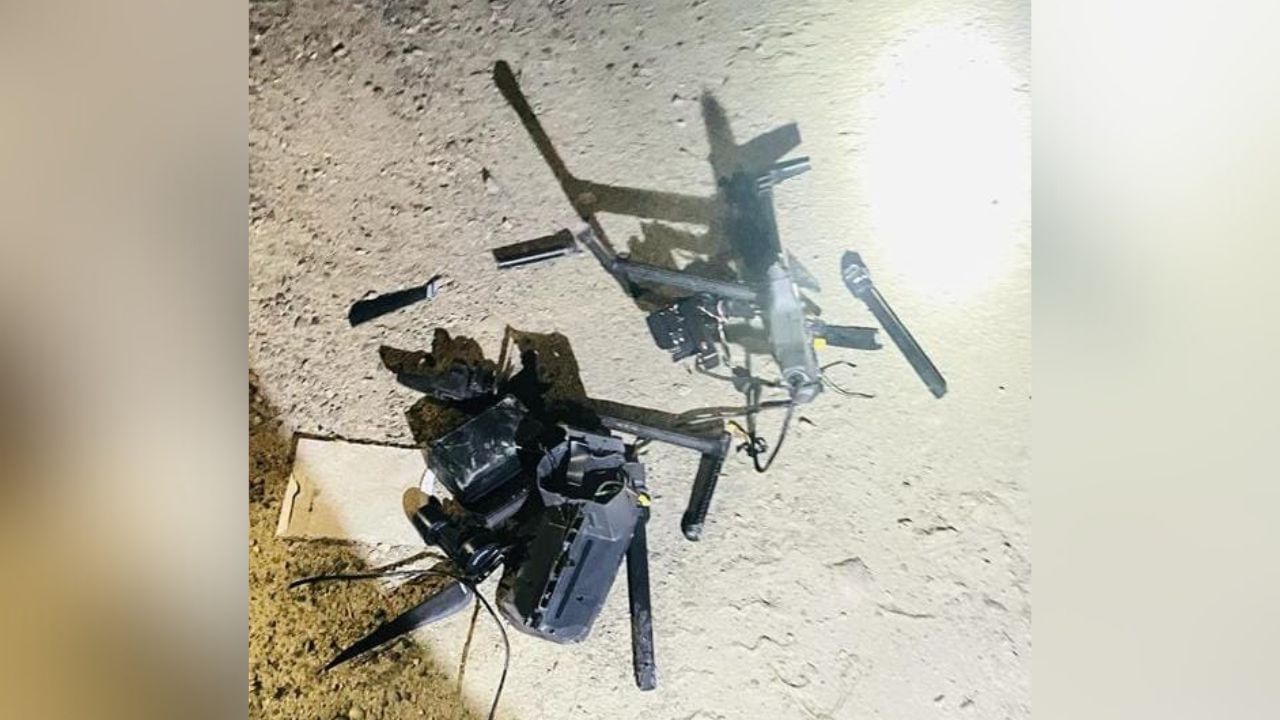 Pakistani Drone: ਭਾਰਤੀ ਸਰੱਹਦ ‘ਚ ਦਾਖਲ ਹੋਇਆ ਪਾਕਿਸਤਾਨੀ ਡਰੋਨ, BSF ਦੇ ਜਵਾਨਾਂ ਨੇ ਕੀਤਾ ਢੇਰ Pakistani Drone: ਭਾਰਤੀ ਸਰੱਹਦ ‘ਚ ਦਾਖਲ ਹੋਇਆ ਪਾਕਿਸਤਾਨੀ ਡਰੋਨ, BSF ਦੇ ਜਵਾਨਾਂ ਨੇ ਕੀਤਾ ਢੇਰ