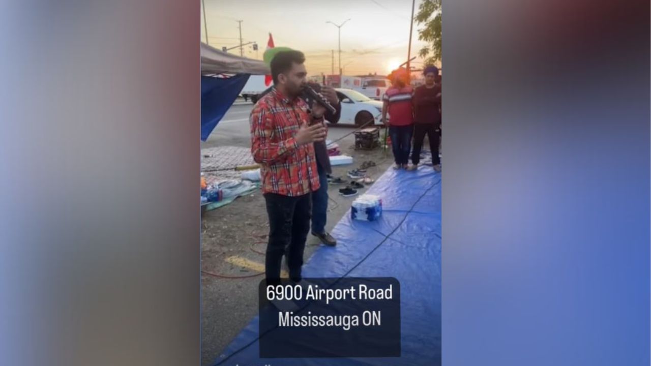 Canada Student Protest: ਕੈਨੇਡਾ ‘ਚੋਂ ਡਿਪੋਰਟ ਕੀਤੇ ਜਾ ਰਹੇ ਵਿਦਿਆਰਥੀਆਂ ਵੱਲੋਂ ਪ੍ਰਦਰਸ਼ਨ, ਹੱਕ ‘ਚ ਨਿੱਤਰੇ ਕਲਾਕਾਰ Canada Student Protest: ਕੈਨੇਡਾ ‘ਚੋਂ ਡਿਪੋਰਟ ਕੀਤੇ ਜਾ ਰਹੇ ਵਿਦਿਆਰਥੀਆਂ ਵੱਲੋਂ ਪ੍ਰਦਰਸ਼ਨ, ਹੱਕ ‘ਚ ਨਿੱਤਰੇ ਕਲਾਕਾਰ