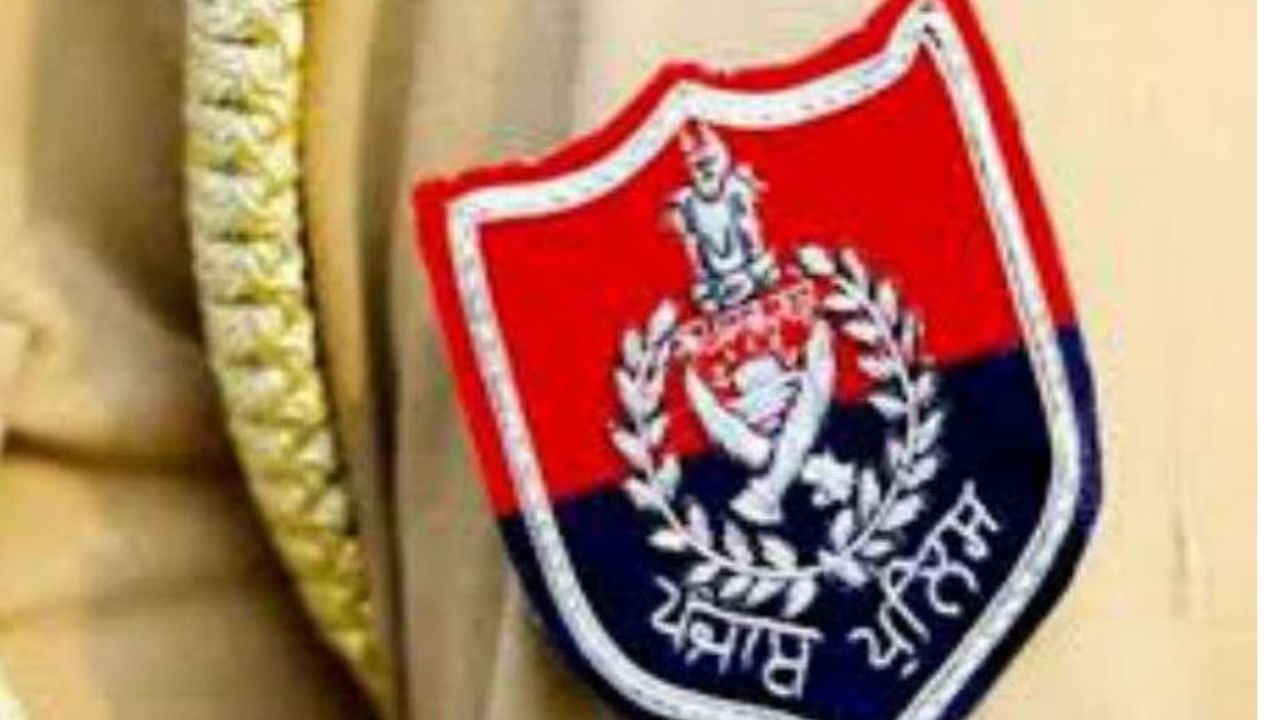 Clash in police station: ਜਲੰਧਰ ਦੇ ਪ੍ਰਤਾਪਪੁਰਾ ਥਾਣੇ 'ਚ ਪੁਲਿਸ ਮੁਲਾਜ਼ਮਾਂ ਵਿਚਾਲੇ ਝੜਪ, ASI ਜ਼ਖਮੀ Clash in police station: ਜਲੰਧਰ ਦੇ ਪ੍ਰਤਾਪਪੁਰਾ ਥਾਣੇ 'ਚ ਪੁਲਿਸ ਮੁਲਾਜ਼ਮਾਂ ਵਿਚਾਲੇ ਝੜਪ, ASI ਜ਼ਖਮੀ