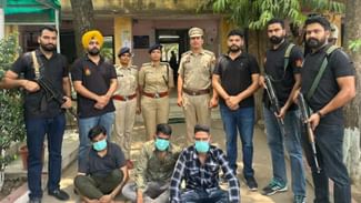 Jeweller Murder: ਮੋਗਾ ‘ਚ ਸੁਨਿਆਰੇ ਦੀ ਹੱਤਿਆਂ-ਲੁੱਟ ਦੇ ਚਾਰ ਮੁਲਜ਼ਮ ਗ੍ਰਿਫਤਾਰ, ਤਿੰਨ ਬਿਹਾਰ ਤੋਂ ਤੇ ਇੱਕ ਮਹਾਰਾਸ਼ਟਰ ਤੋਂ ਕੀਤਾ ਕਾਬੂ Jeweller Murder: ਮੋਗਾ ‘ਚ ਸੁਨਿਆਰੇ ਦੀ ਹੱਤਿਆਂ-ਲੁੱਟ ਦੇ ਚਾਰ ਮੁਲਜ਼ਮ ਗ੍ਰਿਫਤਾਰ, ਤਿੰਨ ਬਿਹਾਰ ਤੋਂ ਤੇ ਇੱਕ ਮਹਾਰਾਸ਼ਟਰ ਤੋਂ ਕੀਤਾ ਕਾਬੂ