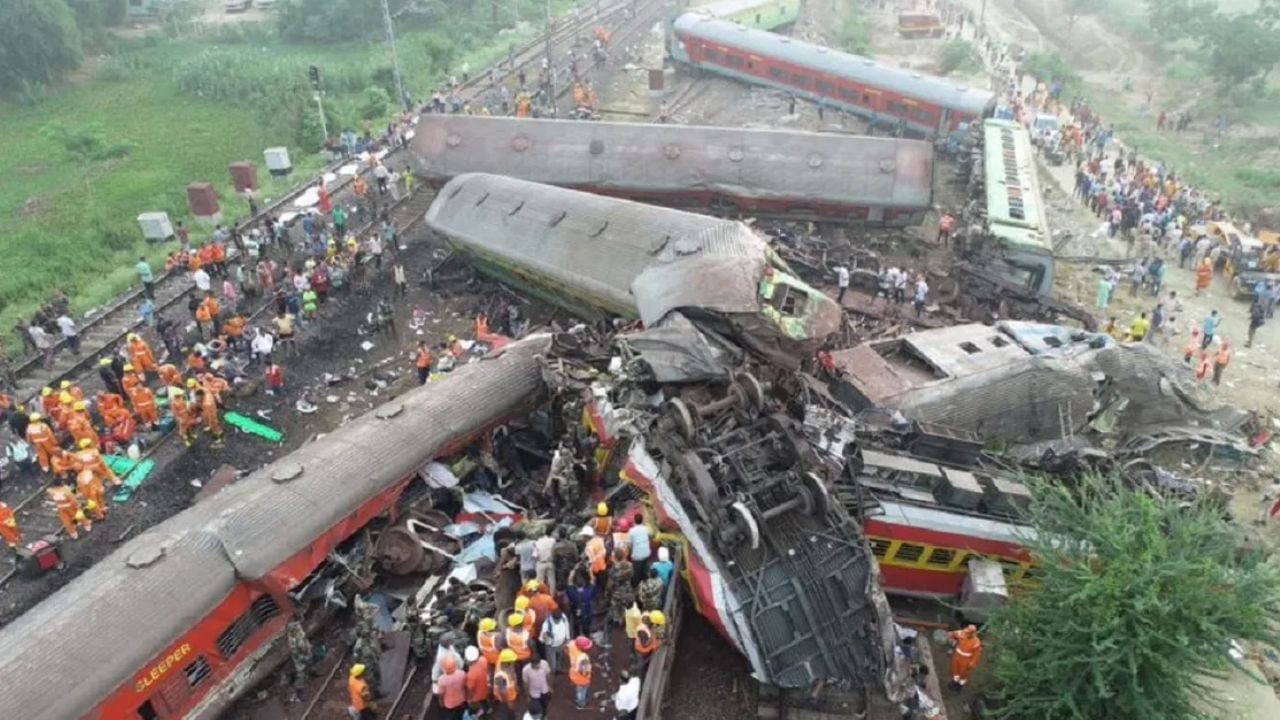Balasore Train Accident: ਸਿਗਨਲ ਖਰਾਬੀ ਕਾਰਨ ਹੋਇਆ ਹਾਦਸਾ, ਕਵਚ ਵੀ ਨਹੀਂ ਰੋਕ ਸਕਦਾ ਸੀ ਹਾਦਸਾ-ਰੇਲਵੇ Balasore Train Accident: ਸਿਗਨਲ ਖਰਾਬੀ ਕਾਰਨ ਹੋਇਆ ਹਾਦਸਾ, ਕਵਚ ਵੀ ਨਹੀਂ ਰੋਕ ਸਕਦਾ ਸੀ ਹਾਦਸਾ-ਰੇਲਵੇ