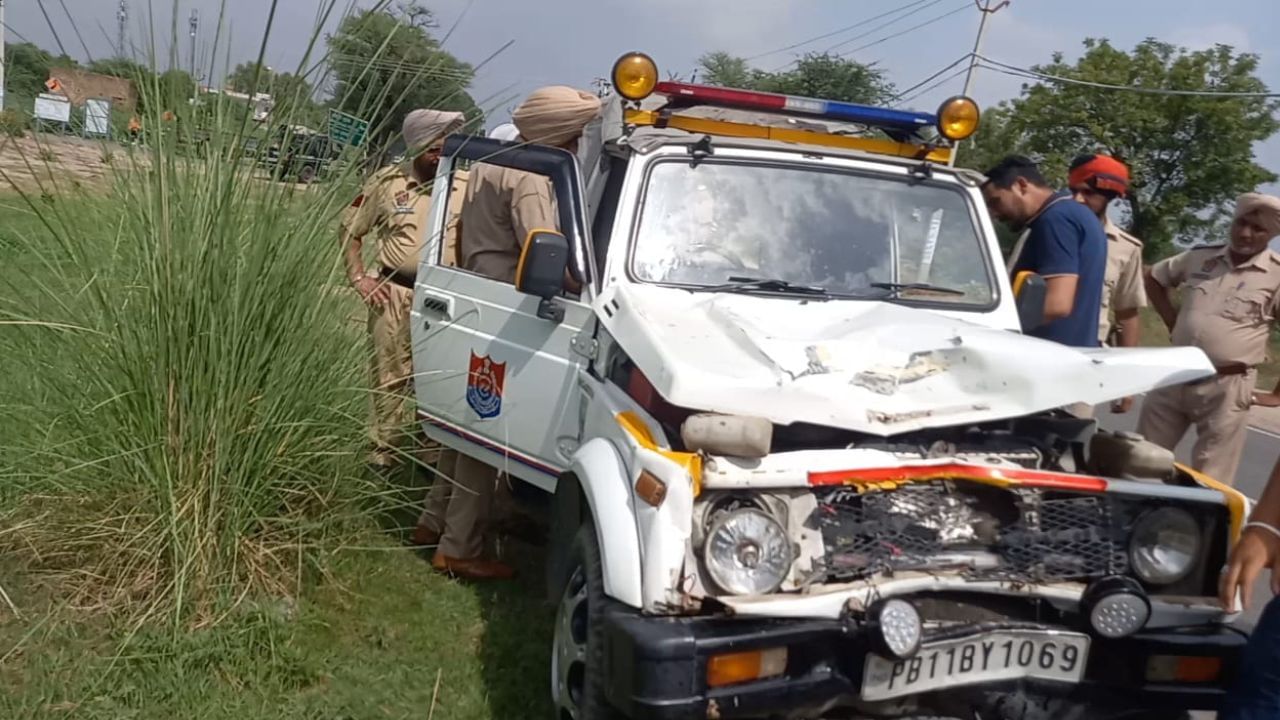 Accident: ਵਿਧਾਇਕ ਦੀ ਪਾਇਲਟ ਜਿਪਸੀ ਨਾਲ ਦਰੜੇ 2 ਮੋਟਰਸਾਈਕਲ ਸਵਾਰ ਦੀ ਮੌਤ, ਵੜਿੰਗ ਬੋਲੇ- ਗੁਰਦਿੱਤ ਸਿੰਘ ਸੇਖੋਂ ਦਾ ਵਤੀਰਾ ਬੇਹੱਦ ਨਿੰਦਣਯੋਗ Accident: ਵਿਧਾਇਕ ਦੀ ਪਾਇਲਟ ਜਿਪਸੀ ਨਾਲ ਦਰੜੇ 2 ਮੋਟਰਸਾਈਕਲ ਸਵਾਰ ਦੀ ਮੌਤ, ਵੜਿੰਗ ਬੋਲੇ- ਗੁਰਦਿੱਤ ਸਿੰਘ ਸੇਖੋਂ ਦਾ ਵਤੀਰਾ ਬੇਹੱਦ ਨਿੰਦਣਯੋਗ