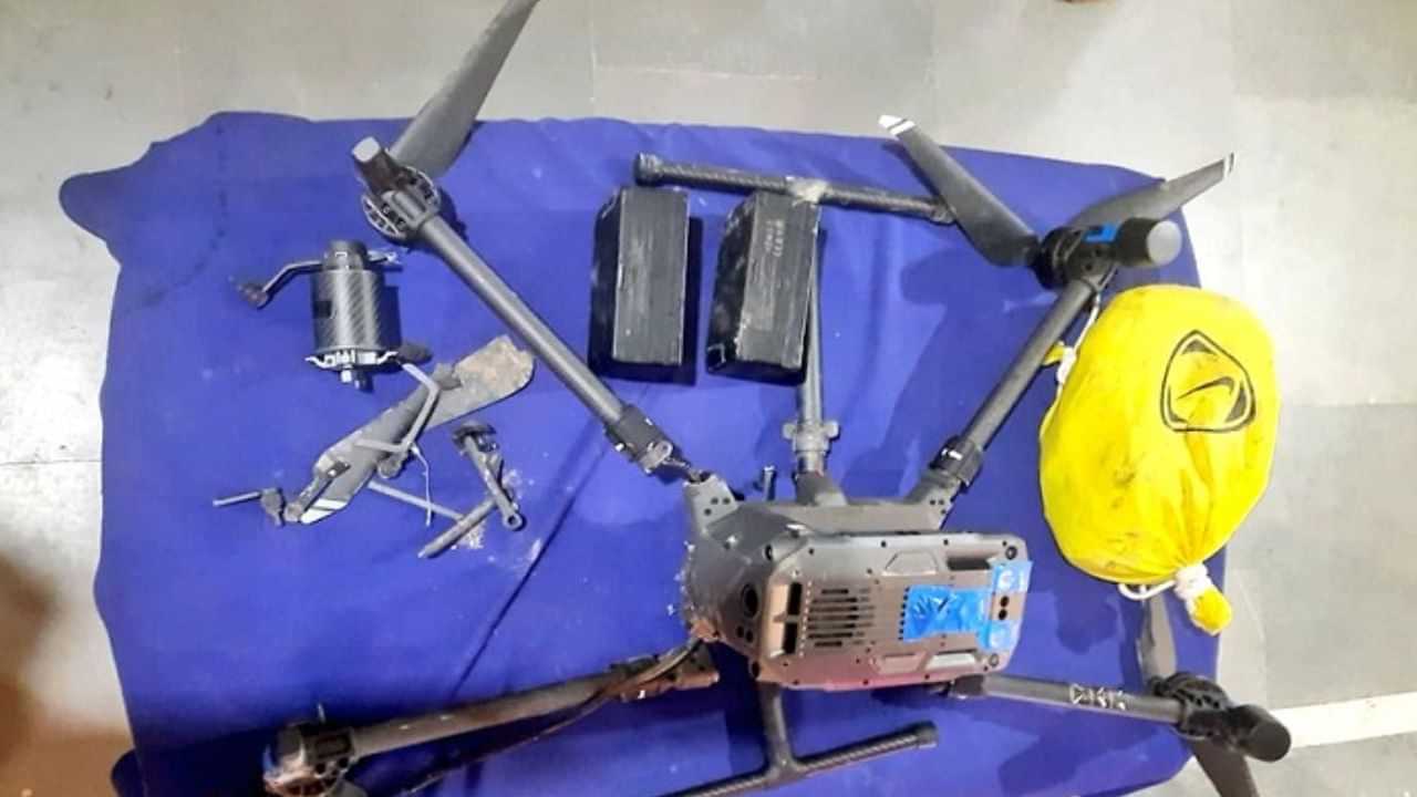 Pakistani Drone ਮੁੜ ਅੰਮ੍ਰਿਤਸਰ ਚ ਹੋਇਆ ਦਾਖਲ, BSF ਨੇ ਫਾਈਰਿੰਗ ਕਰਕੇ ਹੇਠਾਂ ਸੁੱਟਿਆ ਡਰੋਨ, ਕਰੋੜਾਂ ਰੁਪਏ ਦੀ ਹੈਰੋਇਨ ਵੀ ਮਿਲੀ
