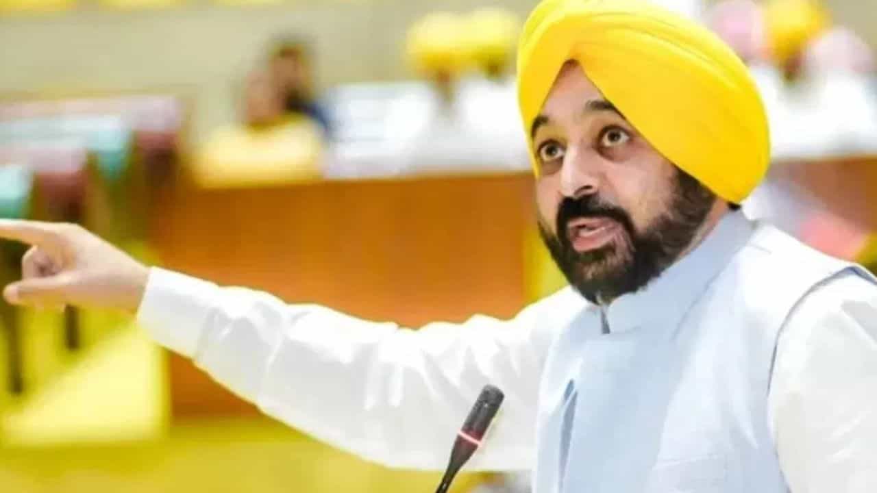 Punjab: ਕੇਂਦਰ ਖਿਲਾਫ ਧਰਨਾ ਦੇਣ CM ਮਾਨ, ਕਾਂਗਰਸ ਦੀ ਨਸੀਹਤ, ਕੇਜਰੀਵਾਲ ਦੇ ਲਈ ਪ੍ਰਦਰਸ਼ਨ ਕਰ ਸਕਦੇ ਹੋ ਤਾਂ ਪੰਜਾਬ ਲਈ ਕਿਉਂ ਨਹੀਂ ?