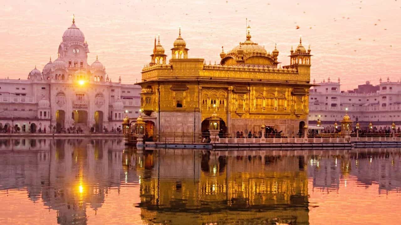 ਛੇਵੀਂ ਪਾਤਸ਼ਾਹੀ ਸਾਹਿਬ ਸ੍ਰੀ ਗੁਰੂ ਹਰਗੋਬਿੰਦ ਸਾਹਿਬ ਜੀ ਦੇ ਪ੍ਰਕਾਸ਼ ਪੁਰਬ ਮੌਕੇ ਸੰਗਤਾਂ ਸ੍ਰੀ ਦਰਬਾਰ ਸਾਹਿਬ ਹੋਈਆਂ ਨਤਮਸਤਕ