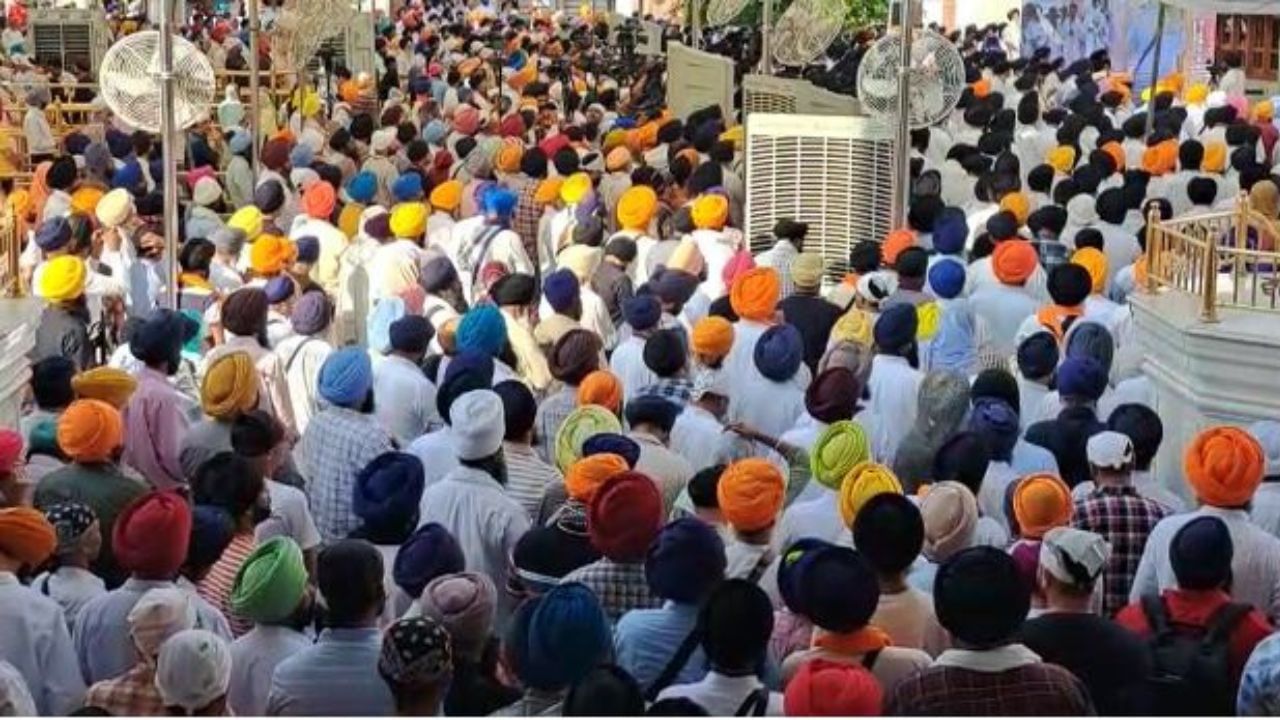 Operation Blue Star: ਸਾਕਾ ਨੀਲਾ ਤਾਰਾ ਦੀ 39ਵੀਂ ਬਰਸੀ ‘ਤੇ ਸ੍ਰੀ ਦਰਬਾਰ ਸਾਹਿਬ ਦੇ ਬਾਹਰ ਸੁਰੱਖਿਆ ਸਖਤ, ਸੰਗਤ ਪਹੁੰਚਣੀ ਹੋਈ ਸ਼ੁਰੂ Operation Blue Star: ਸਾਕਾ ਨੀਲਾ ਤਾਰਾ ਦੀ 39ਵੀਂ ਬਰਸੀ ‘ਤੇ ਸ੍ਰੀ ਦਰਬਾਰ ਸਾਹਿਬ ਦੇ ਬਾਹਰ ਸੁਰੱਖਿਆ ਸਖਤ, ਸੰਗਤ ਪਹੁੰਚਣੀ ਹੋਈ ਸ਼ੁਰੂ