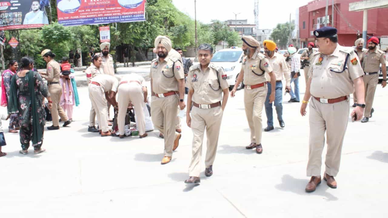 Operation Blue Star: ਫਿਰੋਜ਼ਪੁਰ ਵਿੱਚ ਪੁਲਿਸ ਦਾ ਫਲੈਗ ਮਾਰਚ, ਬੱਸ ਸਟੈਂਡ ਅਤੇ ਕੈਂਟ ਰੇਲਵੇ ਸਟੇਸ਼ਨ ਤੇ ਕੀਤੀ ਸਪੈਸ਼ਲ ਚੈਕਿੰਗ