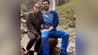 Karan Drisha Honeymoon: ਵਿਆਹ ਤੋਂ ਬਾਅਦ ਪਹਾੜਾਂ ‘ਤੇ ਹਨੀਮੂਨ ਮਣਾ ਰਹੇ ਕਰਨ ਦਿਓਲ ਅਤੇ ਦ੍ਰਿਸ਼ਾ ਆਚਾਰੀਆ, ਵੋਖੇਂ ਤਸਵੀਰਾਂ Karan Drisha Honeymoon: ਵਿਆਹ ਤੋਂ ਬਾਅਦ ਪਹਾੜਾਂ ‘ਤੇ ਹਨੀਮੂਨ ਮਣਾ ਰਹੇ ਕਰਨ ਦਿਓਲ ਅਤੇ ਦ੍ਰਿਸ਼ਾ ਆਚਾਰੀਆ, ਵੋਖੇਂ ਤਸਵੀਰਾਂ