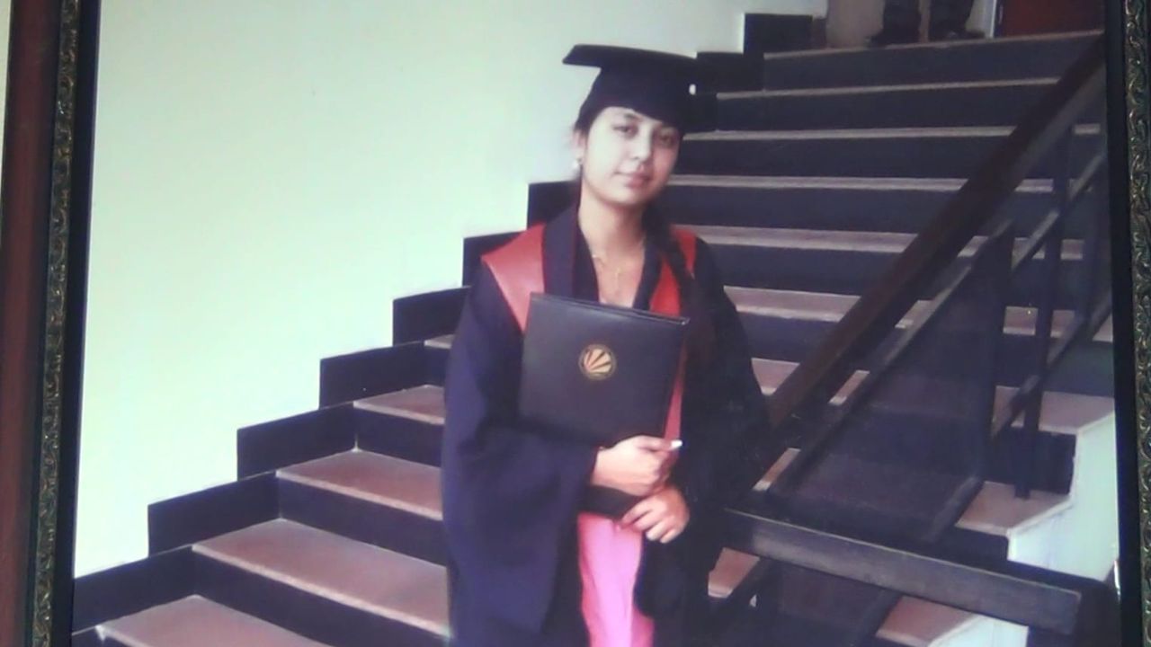 Indian students in Canada: ਪਿਓ ਨੇ ਸਾਰੀ ਕਮਾਈ ਲਗਾਕੇ ਬੇਟੀ ਨੂੰ ਭੇਜਿਆ ਕੈਨੇਡਾ, ਹੁਣ ਡਿਪੋਰਟ ਕਰਨ ਦੀ ਲਟਕੀ ਤਲਵਾਰ Indian students in Canada: ਪਿਓ ਨੇ ਸਾਰੀ ਕਮਾਈ ਲਗਾਕੇ ਬੇਟੀ ਨੂੰ ਭੇਜਿਆ ਕੈਨੇਡਾ, ਹੁਣ ਡਿਪੋਰਟ ਕਰਨ ਦੀ ਲਟਕੀ ਤਲਵਾਰ