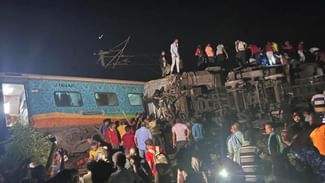 Train Accident: ਮਾਲ ਗੱਡੀ ਨਾਲ ਟਕਰਾ ਕੇ ਪਟੜੀ ਤੋਂ ਲੱਥੀ ਕੋਰੋਮੰਡਲ ਐਕਸਪ੍ਰੈਸ, 50 ਦੀ ਮੌਤ, 350 ਤੋਂ ਵੱਧ ਜਖ਼ਮੀ, ਪੀਐੱਮ ਅਤੇ ਰਾਸਟਰਪਤੀ ਨੇ ਜਤਾਇਆ ਅਫਸੋਸ Train Accident: ਮਾਲ ਗੱਡੀ ਨਾਲ ਟਕਰਾ ਕੇ ਪਟੜੀ ਤੋਂ ਲੱਥੀ ਕੋਰੋਮੰਡਲ ਐਕਸਪ੍ਰੈਸ, 50 ਦੀ ਮੌਤ, 350 ਤੋਂ ਵੱਧ ਜਖ਼ਮੀ, ਪੀਐੱਮ ਅਤੇ ਰਾਸਟਰਪਤੀ ਨੇ ਜਤਾਇਆ ਅਫਸੋਸ