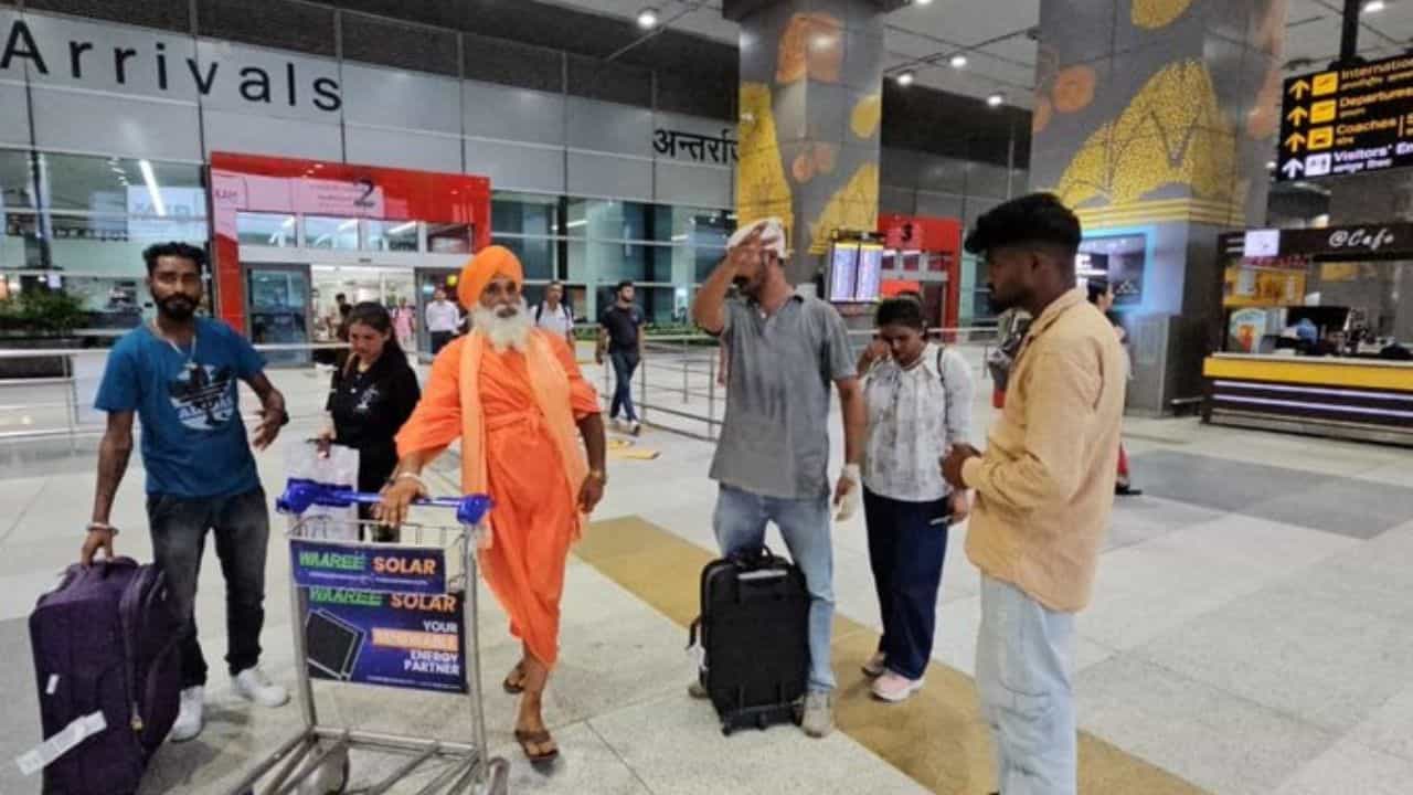 ਮਸਕਟ ਚ ਫਸੀਆਂ 2 ਪੰਜਾਬੀ ਔਰਤਾਂ ਘਰ ਪਰਤੀਆਂ, ਸੰਤ ਸੀਚੇਵਾਲ ਦੀ ਮਦਦ ਨਾਲ ਹੋਈ ਘਰ ਵਾਪਸੀ