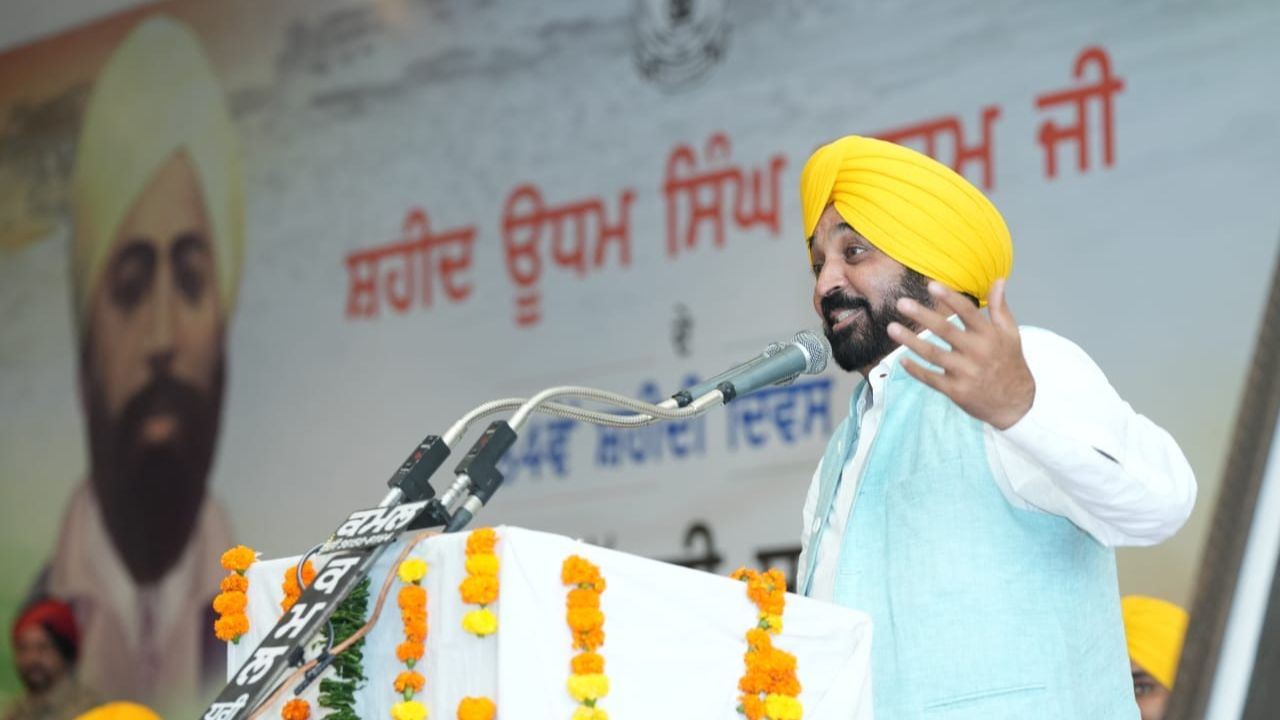 ਹੜ੍ਹਾਂ ਕਰਕੇ ਹੋਏ ਕੱਲੇ-ਕੱਲੇ ਨੁਕਸਾਨ ਦੀ ਕਰਾਂਗੇ ਭਰਪਾਈ, ਸਾਡੇ ਕੋਲ ਨਹੀਂ ਹੈ ਪੈਸੇ ਦੀ ਕਮੀ, ਸੀਐੱਮ ਦਾ ਲੋਕਾਂ ਨੂੰ ਭਰੋਸਾ ਤਾਂ ਵਿਰੋਧੀਆਂ ‘ਤੇ ਹਮਲੇ ਹੜ੍ਹਾਂ ਕਰਕੇ ਹੋਏ ਕੱਲੇ-ਕੱਲੇ ਨੁਕਸਾਨ ਦੀ ਕਰਾਂਗੇ ਭਰਪਾਈ, ਸਾਡੇ ਕੋਲ ਨਹੀਂ ਹੈ ਪੈਸੇ ਦੀ ਕਮੀ, ਸੀਐੱਮ ਦਾ ਲੋਕਾਂ ਨੂੰ ਭਰੋਸਾ ਤਾਂ ਵਿਰੋਧੀਆਂ ‘ਤੇ ਹਮਲੇ