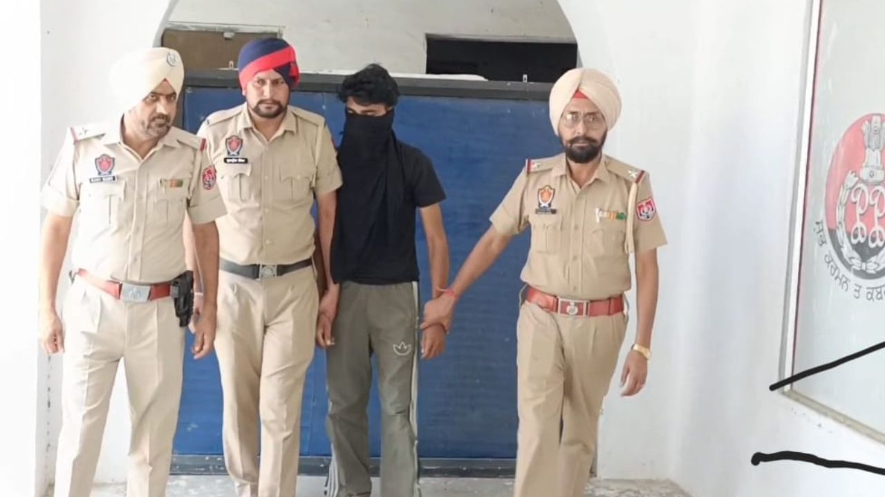 Police Encounter: ਫਰੀਦਕੋਟ ‘ਚ ਪੁਲਿਸ ਅਤੇ ਗੈਂਗਸਟਰਾਂ ਵਿਚਾਲੇ ਮੁਠਭੇੜ, ਬੰਬੀਹਾ ਗਰੁੱਪ ਦੇ ਦੋ ਗਰੁਗੇ ਗ੍ਰਿਫ਼ਤਾਰ Police Encounter: ਫਰੀਦਕੋਟ ‘ਚ ਪੁਲਿਸ ਅਤੇ ਗੈਂਗਸਟਰਾਂ ਵਿਚਾਲੇ ਮੁਠਭੇੜ, ਬੰਬੀਹਾ ਗਰੁੱਪ ਦੇ ਦੋ ਗਰੁਗੇ ਗ੍ਰਿਫ਼ਤਾਰ