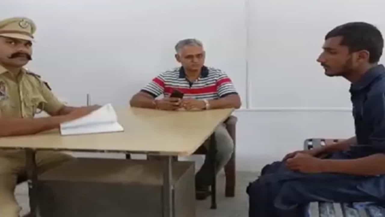 ਫਾਜ਼ਿਲਕਾ ਦੀ ਭਾਰਤ-ਪਾਕਿ ਸਰਹੱਦ ਪਾਰ ਕਰਕੇ ਭਾਰਤ ਚ ਵੜ੍ਹਿਆ ਪਾਕਿਸਤਾਨੀ, ਪੁੱਛਗਿੱਛ ਕਰ ਰਹੀ ਪੁਲਿਸ