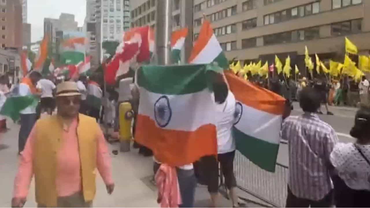 Khalistani in Canada: ਕੈਨੇਡਾ ਚ ਖਾਲਿਸਤਾਨੀ ਸਾਜ਼ਿਸ਼ ਨਾਕਾਮ, ਤਿਰੰਗਾ ਲਹਿਰਾ ਕੇ ਦਿੱਤਾ ਕਰਾਰਾ ਜਵਾਬ