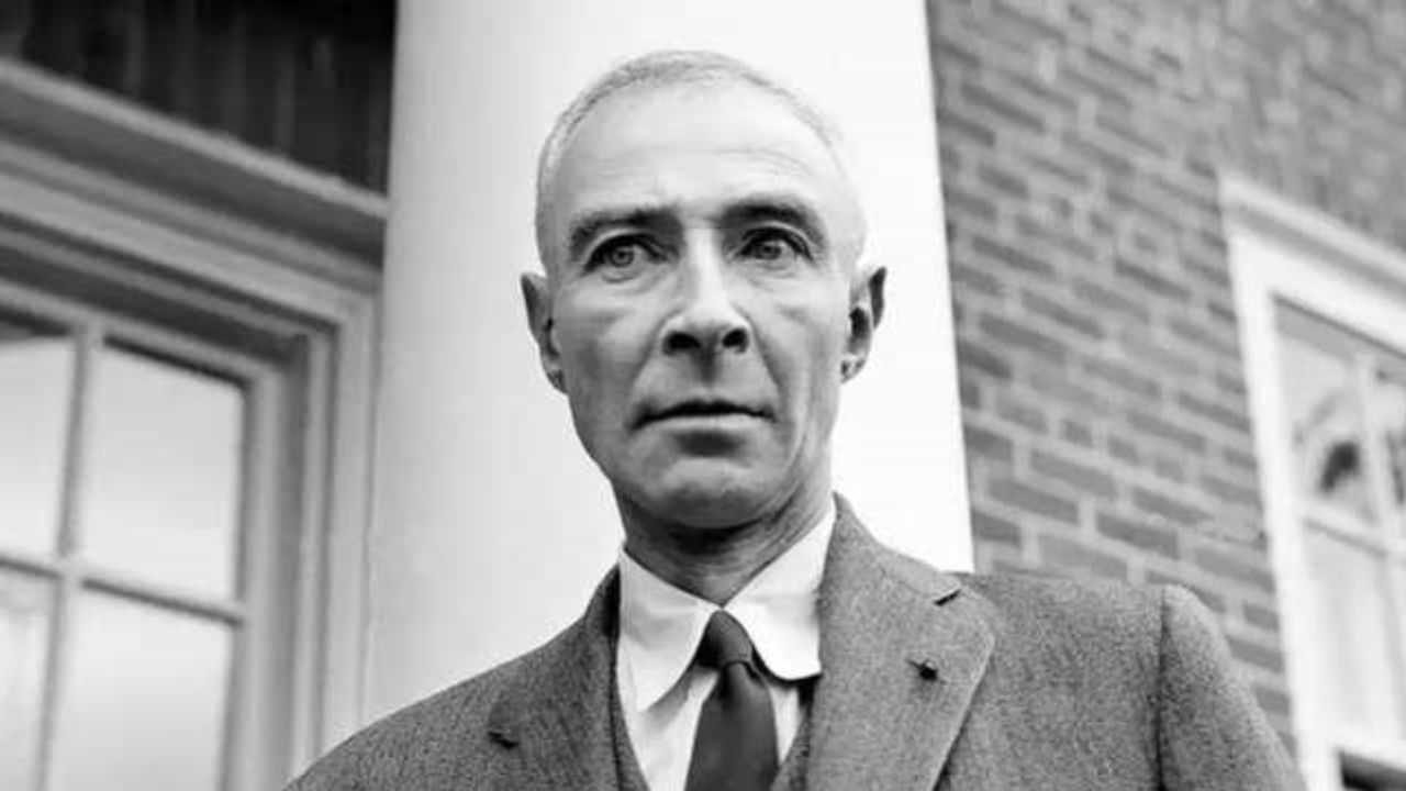 J Robert Oppenheimer: ਪਰਮਾਣੂ ਬੰਬ ਦੇ ਪਿਤਾਮਾ ਸਨ ਓਪਨਹਾਈਮਰ, ਜਾਣੋ ਭਗਵਤ ਗੀਤਾ ਤੋਂ ਕਿਵੇਂ ਹੋਏ ਸਨ ਪ੍ਰਭਾਵਿਤ