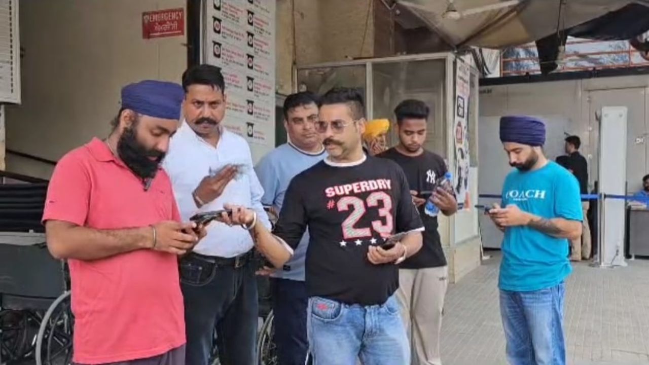 ਅੰਮ੍ਰਿਤਸਰ ਦੇ ਡੈਮਗੰਜ ਇਲਾਕੇ ‘ਚ ਬਦਮਾਸ਼ਾਂ ਵੱਲੋਂ ਫਾਈਰਿੰਗ, ਘਟਨਾ ‘ਚ ਇੱਕ ਬਜ਼ੁਰਗ ਜ਼ਖਮੀ, ਸੀਸੀਟੀਵੀ ਵੀ ਆਈ ਸਾਹਮਣੇ ਅੰਮ੍ਰਿਤਸਰ ਦੇ ਡੈਮਗੰਜ ਇਲਾਕੇ ‘ਚ ਬਦਮਾਸ਼ਾਂ ਵੱਲੋਂ ਫਾਈਰਿੰਗ, ਘਟਨਾ ‘ਚ ਇੱਕ ਬਜ਼ੁਰਗ ਜ਼ਖਮੀ, ਸੀਸੀਟੀਵੀ ਵੀ ਆਈ ਸਾਹਮਣੇ