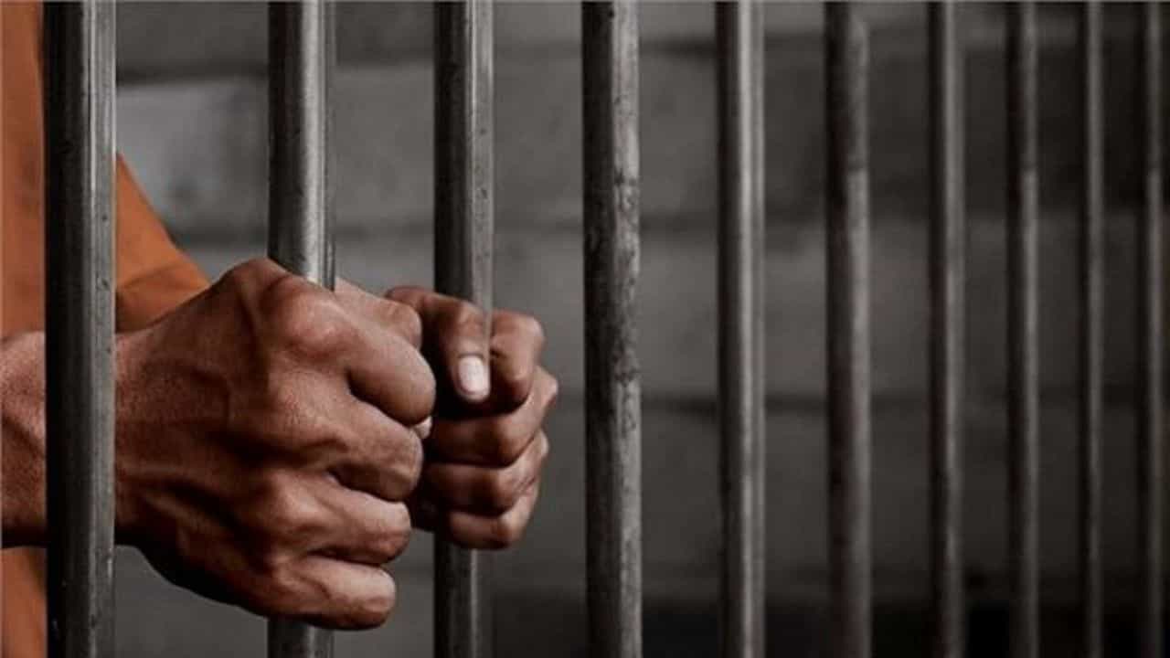 ਲੁਧਿਆਣਾ ਦੇ ਥਾਣਾ ਡਿਵੀਜ਼ਨ ਨੰਬਰ ਤਿੰਨ ਦੇ ਹਵਾਲਾਤ ਚੋਂ 3 ਚੋਰੀ ਦੇ ਮੁਲਜ਼ਮ ਹੋਏ ਫਰਾਰ, ਐੱਸਐੱਚਓ ਅਤੇ ਮੁਨਸ਼ੀ ਸਸਪੈਂਡ, ਪਹਿਲਾਂ ਵੀ ਕੇਂਦਰੀ ਜੇਲ੍ਹ ਚੋਂ ਭੱਜ ਚੁੱਕੇ ਹਨ ਕੁੱਝ ਕੈਦੀ