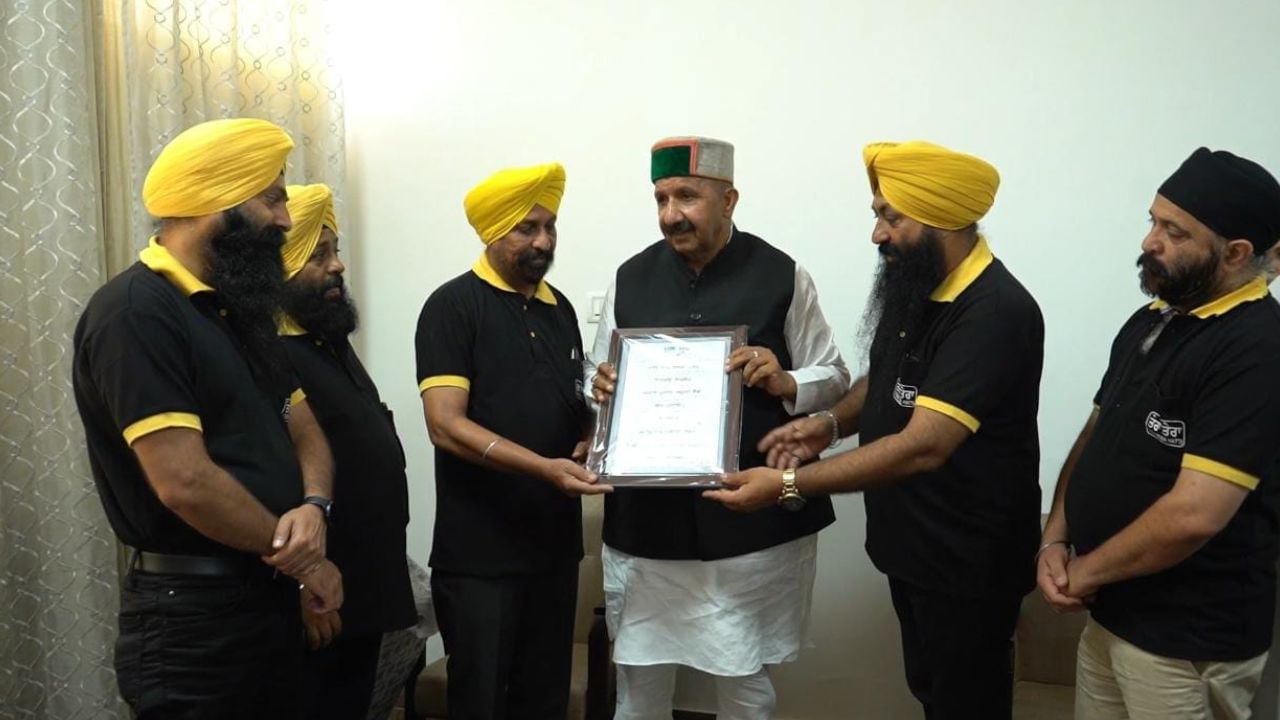 ‘ਤੇਰਾ ਤੇਰਾ ਹੱਟੀ’ ਦੇ ਸੇਵਾਦਾਰ ਹਿਮਾਚਲ ਪ੍ਰਦੇਸ਼ ਦੇ ਹੜ੍ਹ ਪੀੜਤਾਂ ਦੀ ਕਰਨਗੇ ਮਦਦ, ਬਰਸਾਤ ਕਾਰਨ ਹੋਈ ਭਾਰੀ ਤਬਾਹੀ ‘ਤੇਰਾ ਤੇਰਾ ਹੱਟੀ’ ਦੇ ਸੇਵਾਦਾਰ ਹਿਮਾਚਲ ਪ੍ਰਦੇਸ਼ ਦੇ ਹੜ੍ਹ ਪੀੜਤਾਂ ਦੀ ਕਰਨਗੇ ਮਦਦ, ਬਰਸਾਤ ਕਾਰਨ ਹੋਈ ਭਾਰੀ ਤਬਾਹੀ