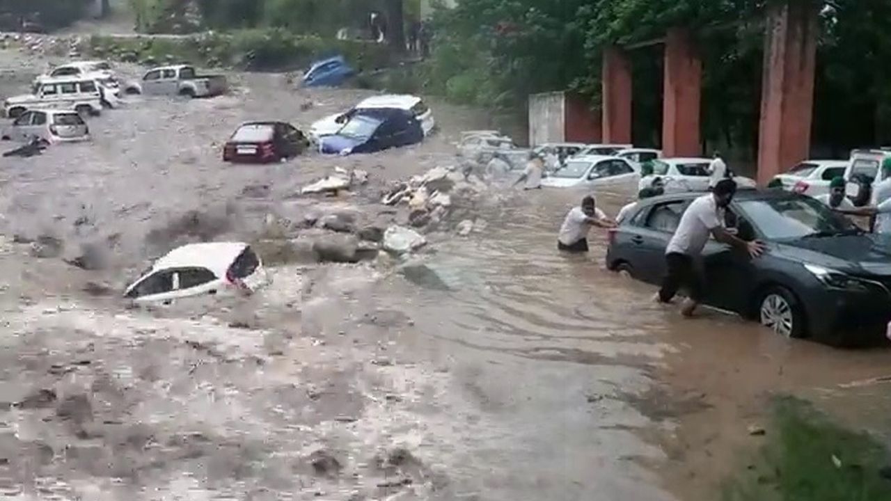 Heavy Rain in Punjab: ਪੰਜਾਬ, ਚੰਡੀਗੜ੍ਹ ‘ਚ ਲਗਾਤਾਰ ਮੀਂਹ ਨੇ ਵਿਗਾੜੇ ਹਲਾਤ; ਕਈ ਏਕੜ ਫਸਲ ਖਰਾਬ Heavy Rain in Punjab: ਪੰਜਾਬ, ਚੰਡੀਗੜ੍ਹ ‘ਚ ਲਗਾਤਾਰ ਮੀਂਹ ਨੇ ਵਿਗਾੜੇ ਹਲਾਤ; ਕਈ ਏਕੜ ਫਸਲ ਖਰਾਬ