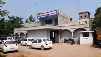 Four Policemen Suspended: ਲੜਕੀ ਨਾਲ ਅੱਤਿਆਚਾਰ ਕਰਨ ਦੇ ਇਲਜ਼ਾਮਾਂ ਹੇਠ ਘਿਰੇ ਐਸਐਚਓ ਸਮੇਤ 4 ਮੁਲਾਜ਼ਮ ਸਸਪੈਂਡ, SSP ਨੇ ਕੀਤੀ ਕਾਰਵਾਈ Four Policemen Suspended: ਲੜਕੀ ਨਾਲ ਅੱਤਿਆਚਾਰ ਕਰਨ ਦੇ ਇਲਜ਼ਾਮਾਂ ਹੇਠ ਘਿਰੇ ਐਸਐਚਓ ਸਮੇਤ 4 ਮੁਲਾਜ਼ਮ ਸਸਪੈਂਡ, SSP ਨੇ ਕੀਤੀ ਕਾਰਵਾਈ