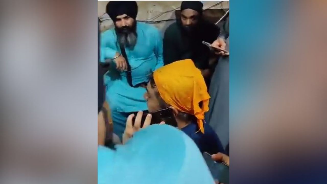ਪਾਕਿਸਤਾਨ ‘ਚ ਮੁੜ ਨਿਸ਼ਾਨੇ ‘ਤੇ ਸਿੱਖ, ਈਦ ਮੌਕੇ ਗੁਰਦੁਆਰਾ ਸੱਖਰ ‘ਚ ਚੱਲ ਰਹੇ ਪਾਠ ਨੂੰ ਰੁਕਵਾਇਆ ਗਿਆ, ਪੁਲਿਸ ਦਾ ਕਾਰਵਾਈ ਤੋਂ ਇਨਕਾਰ ਪਾਕਿਸਤਾਨ ‘ਚ ਮੁੜ ਨਿਸ਼ਾਨੇ ‘ਤੇ ਸਿੱਖ, ਈਦ ਮੌਕੇ ਗੁਰਦੁਆਰਾ ਸੱਖਰ ‘ਚ ਚੱਲ ਰਹੇ ਪਾਠ ਨੂੰ ਰੁਕਵਾਇਆ ਗਿਆ, ਪੁਲਿਸ ਦਾ ਕਾਰਵਾਈ ਤੋਂ ਇਨਕਾਰ