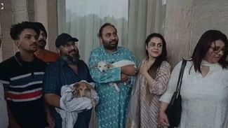 OMG News: ਅੰਮ੍ਰਿਤਸਰ ਦੇ ਦੋ ਕੁੱਤੇ ਬਿਜਨਸ ਕਲਾਸ ਰਾਹੀਂ ਜਾਣਗੇ ਕੈਨੇਡਾ, ਕਾਗਜੀ ਕਾਰਵਾਈ ਪੂਰੀ, 15 ਜੁਲਾਈ ਨੂੰ ਦਿੱਲੀ ਤੋਂ ਫਲਾਈਟ, ਵੇਖੋ ਵੀਡੀਓ
