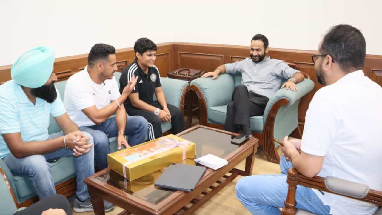 ਪਟਿਆਲਾ ਦੀ ਬੇਟੀ ਦਾ ਦਮਦਾਰ ਸਿਕਸਰ, ਭਾਰਤੀ ਮਹਿਲਾ ਕ੍ਰਿਕਟ ਟੀਮ ਚ ਬਣਾਈ ਥਾਂ, ਖੇਡ ਮੰਤਰੀ ਨੇ ਦਿੱਤੀ ਵਧਾਈ