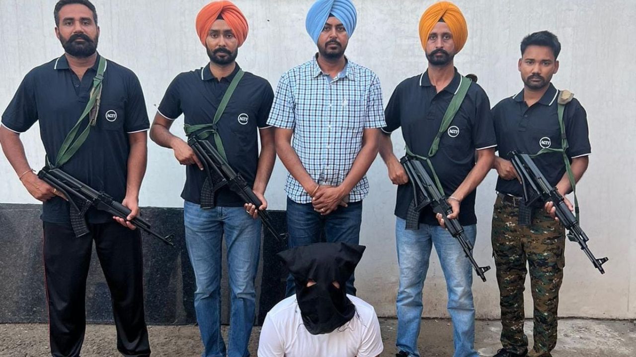 ਗੈਂਗਸਟਰ ਲਾਰੈਂਸ ਬਿਸ਼ਨੋਈ ਦਾ ਕਰੀਬੀ ਹਥਿਆਰਾਂ ਸਮੇਤ ਗ੍ਰਿਫਤਾਰ, ਸਾਥੀ ਨੂੰ ਛੁਡਾਉਣ ਅਤੇ ਟਾਰਗੇਟ ਕਿਲਿੰਗ ਲਈ ਕੀਤਾ ਗਿਆ ਸੀ ਹਾਇਰ ਗੈਂਗਸਟਰ ਲਾਰੈਂਸ ਬਿਸ਼ਨੋਈ ਦਾ ਕਰੀਬੀ ਹਥਿਆਰਾਂ ਸਮੇਤ ਗ੍ਰਿਫਤਾਰ, ਸਾਥੀ ਨੂੰ ਛੁਡਾਉਣ ਅਤੇ ਟਾਰਗੇਟ ਕਿਲਿੰਗ ਲਈ ਕੀਤਾ ਗਿਆ ਸੀ ਹਾਇਰ