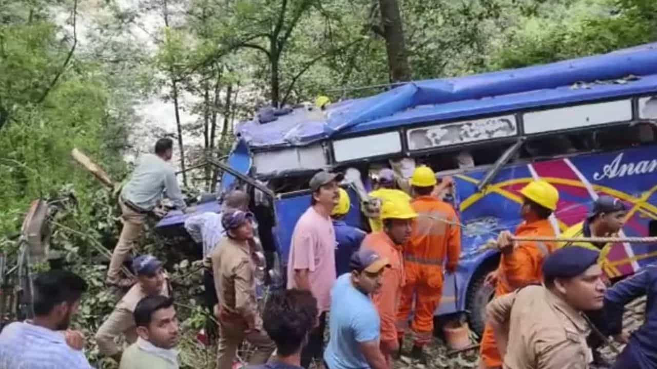ਉੱਤਰਕਾਸ਼ੀ: ਗਗਨਾਨੀ ਨੇੜੇ ਖਾਈ ਚ ਡਿੱਗੀ ਬੱਸ, 7 ਲੋਕਾਂ ਦੀ ਮੌਤ, ਬੱਸ ਚ ਸਵਾਰ ਸਨ 33 ਯਾਤਰੀ