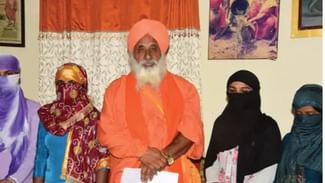 ਸਾਨੂੰ ਅਰਬ ਦੇਸ਼ਾਂ ‘ਚ ਲਿਆਕੇ ਵੇਚ ਦਿੱਤਾ ਜਾਂਦਾ ਹੈ, ਪੰਜਾਬ ਪਹੁੰਚੀਆਂ ਚਾਰ ਕੁੜੀਆਂ ਨੇ ਸੁਣਾਈ ਦੁੱਖ ਭਰੀ ਕਹਾਣੀ, ਸਾਂਸਦ ਸੀਚੇਵਾਲ ਨੇ ਚੁੱਕਿਆ ਸੀ ਮੁੱਦਾ