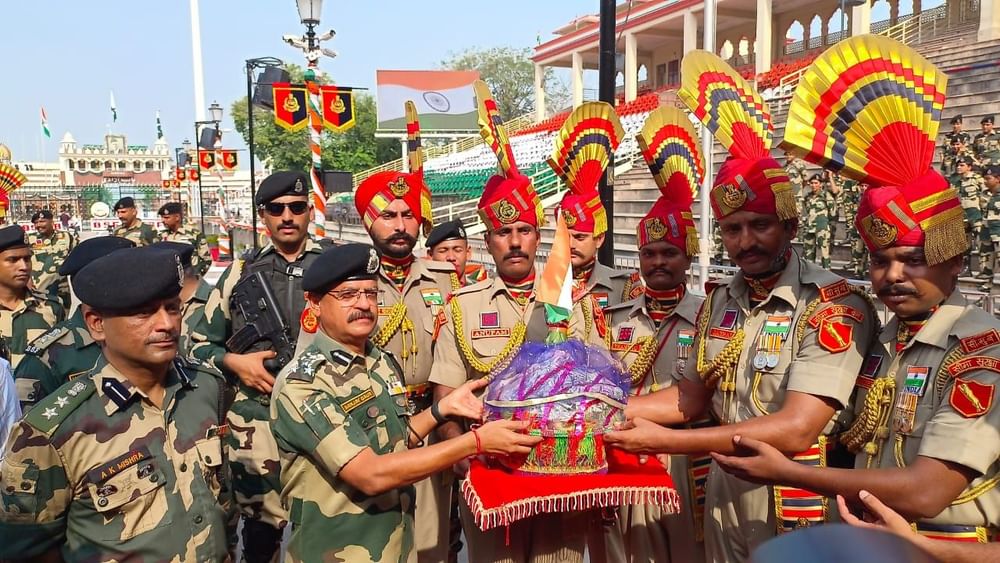 Independence Day Special: 77ਵੇਂ ਸੁਤੰਤਰਤਾ ਦਿਹਾੜੇ ਮੌਕੇ ਅਟਾਰੀ ਬਾਰਡਰ ਤੋਂ ਆਈਆਂ ਭਾਈਚਾਰੇ ਦੀਆਂ ਖੂਬਸੂਰਤ ਤਸਵੀਰਾਂ