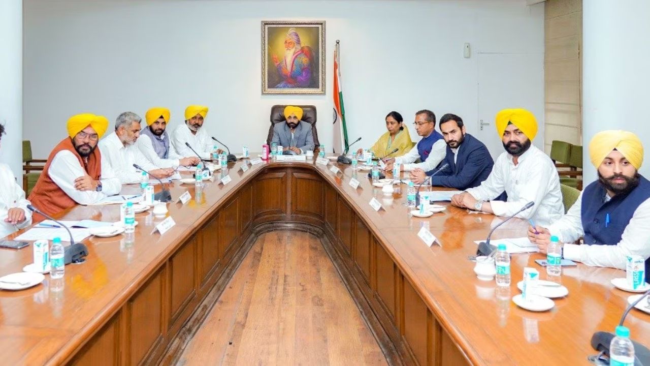 Cabinet Meeting: ਮੁੱਖ ਮੰਤਰੀ-ਮੰਤਰੀਆਂ ਦੀਆਂ ਗ੍ਰਾਂਟਾਂ 'ਚ ਕਟੌਤੀ; 2 ਵਿਭਾਗਾਂ 'ਚ ਭਰਤੀ, 4 ਕੈਦੀਆਂ ਦੀ ਰਿਹਾਈ ਨੂੰ ਮਨਜ਼ੂਰੀ