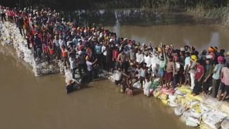Punjab Flood: ਜੈਕਾਰਿਆਂ ਦੀ ਗੂੰਜ ‘ਚ ਮੁਕੰਮਲ ਹੋਇਆ 300 ਫੁੱਟ ਚੌੜੇ ਪਾੜ ਨੂੰ ਭਰਨ ਦਾ ਕੰਮ, ਵੇਖੋ ਤਸਵੀਰਾਂ Punjab Flood: ਜੈਕਾਰਿਆਂ ਦੀ ਗੂੰਜ ‘ਚ ਮੁਕੰਮਲ ਹੋਇਆ 300 ਫੁੱਟ ਚੌੜੇ ਪਾੜ ਨੂੰ ਭਰਨ ਦਾ ਕੰਮ, ਵੇਖੋ ਤਸਵੀਰਾਂ
