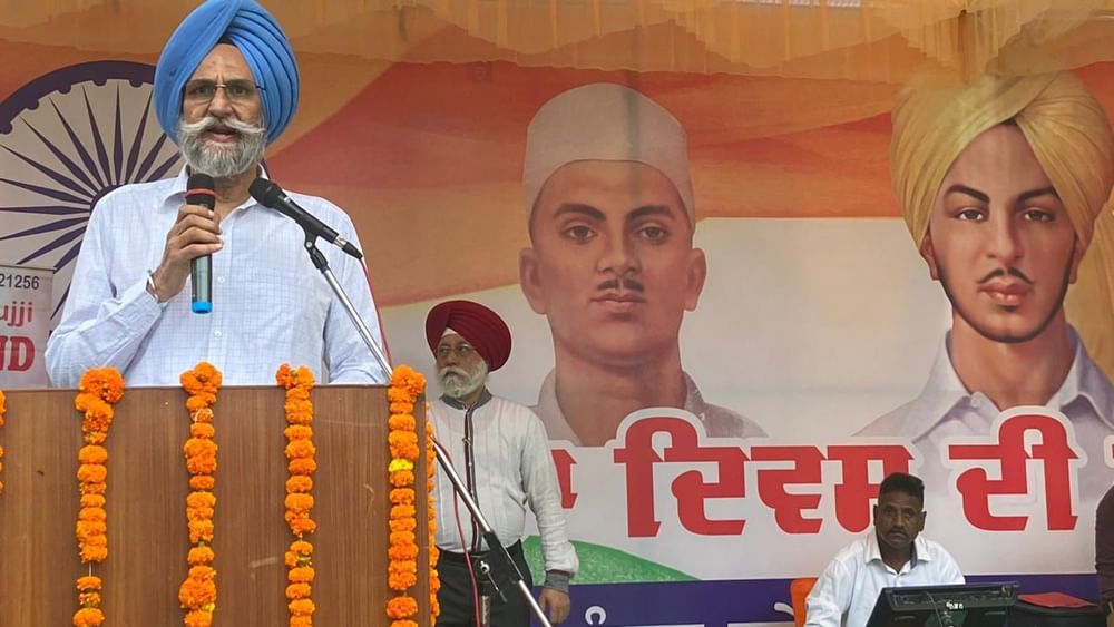 ਸਟੇਜ ਸੱਜ ਚੁੱਕਾ ਹੈ, ਮੁੱਖ ਮੰਤਰੀ ਥੋੜੀ ਹੀ ਦੇਰ ਬਾਅਦ ਇੱਥੇ ਤਿਰੰਗਾ ਲਹਿਰਾਉਣਗੇ