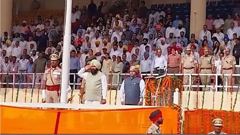 ਝੰਡਾ ਲਹਿਰਾਉਣ ਤੋਂ ਬਾਅਦ ਉਨ੍ਹਾਂ ਨੇ ਦੇਸ਼ ਪ੍ਰਤੀ ਸਨਮਾਨ ਪ੍ਰਗਟ ਕਰਦਿਆਂ ਰਾਸ਼ਟਰੀ ਗਾਨ ਗਾਇਆ ਅਤੇ ਲੋਕਾਂ ਨੂੰ ਆਜ਼ਾਦੀ ਦਿਹਾੜੇ ਦੀ ਵਧਾਈ ਦਿੱਤੀ। ਇਸ ਮੌਕੇ ਐਮਪੀ ਸੁਸ਼ੀਲ ਕੁਮਾਰ ਰਿੰਕੂ, ਅਤੇ ਵਿਧਾਇਕ ਰਮਨ ਅਰੋੜਾ ਵੀ ਮੌਜੂਦ ਰਹੇ।