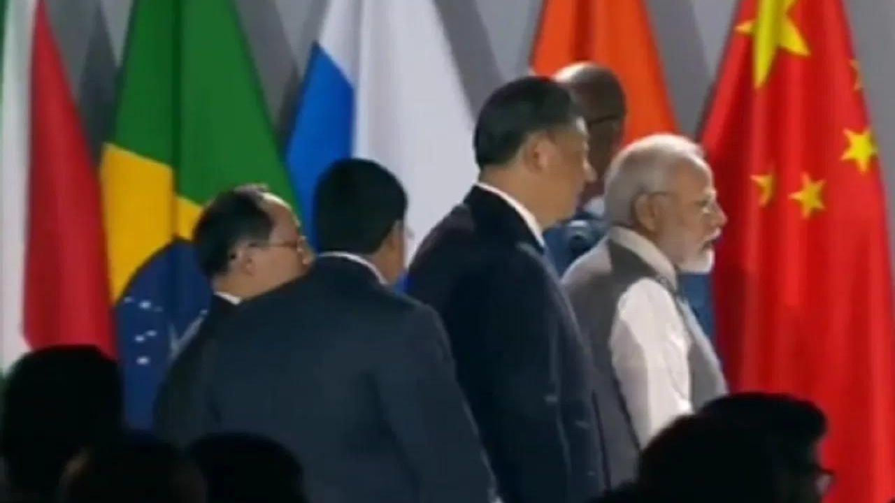BRICS 2023: ਬ੍ਰਿਕਸ ਸੰਮੇਲਨ ‘ਚ ਮੋਦੀ-ਜਿਨਪਿੰਗ ਦੀ ਮੁਲਾਕਾਤ, ਸਰਹੱਦੀ ਵਿਵਾਦ ‘ਤੇ ਹੋਈ ਗੱਲਬਾਤ? BRICS 2023: ਬ੍ਰਿਕਸ ਸੰਮੇਲਨ ‘ਚ ਮੋਦੀ-ਜਿਨਪਿੰਗ ਦੀ ਮੁਲਾਕਾਤ, ਸਰਹੱਦੀ ਵਿਵਾਦ ‘ਤੇ ਹੋਈ ਗੱਲਬਾਤ?