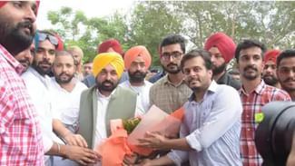 ਮੁੱਖ ਮੰਤਰੀ ਨੇ ਪੰਜਾਬ ਯੂਨੀਵਰਸਿਟੀ ਨੂੰ ਦਿੱਤੀ 23 ਕਰੋੜ ਰੁਪਏ ਦੀ ਗ੍ਰਾਂਟ, ਵਿਦਿਆਰਥੀਆਂ ਲਈ ਦੋ ਹਾਸਟਲ ਬਣਾਏ ਜਾਣਗੇ ਮੁੱਖ ਮੰਤਰੀ ਨੇ ਪੰਜਾਬ ਯੂਨੀਵਰਸਿਟੀ ਨੂੰ ਦਿੱਤੀ 23 ਕਰੋੜ ਰੁਪਏ ਦੀ ਗ੍ਰਾਂਟ, ਵਿਦਿਆਰਥੀਆਂ ਲਈ ਦੋ ਹਾਸਟਲ ਬਣਾਏ ਜਾਣਗੇ