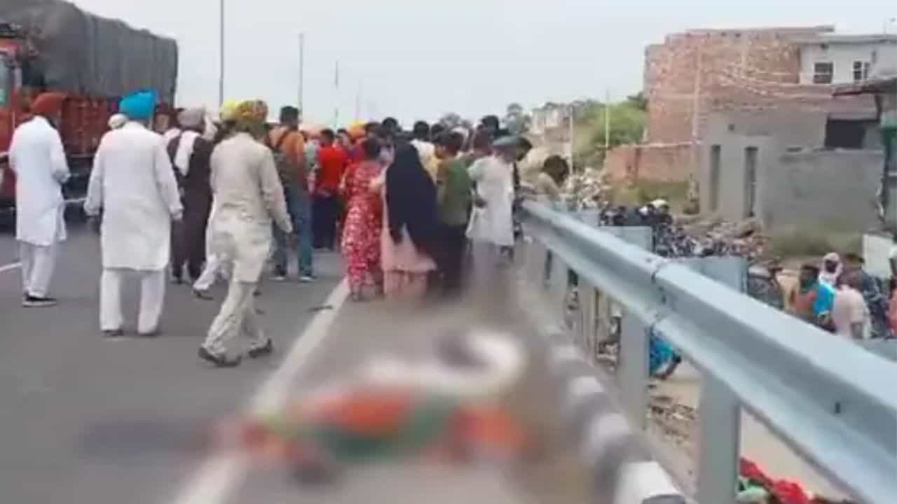 ਮੋਗਾ ਚ ਸੜਕ ਕਿਨਾਰੇ ਖੜ੍ਹੀਆਂ ਦੋ ਮਹਿਲਾਵਾਂ ਨੂੰ ਸਕਾਰਪੀਓ ਨੇ ਕੁਚਲਿਆ, ਮੌਤ, ਡਰਾਈਵਰ ਨੂੰ ਫੜ੍ਹਕੇ ਲੋਕਾਂ ਨੇ ਪੁਲਿਸ ਹਵਾਲੇ ਕੀਤਾ