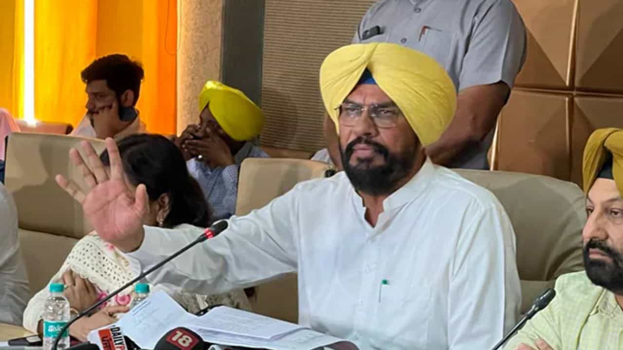 ਕੈਬਿਨੇਟ ਮੰਤਰੀ ਕੁਲਦੀਪ ਸਿੰਘ ਧਾਲੀਵਾਲ ਦਾ ਆਪਣੇ ਹੀ ਹਲਕੇ ਅਜਨਾਲਾ ਚ ਹੋਇਆ ਵਿਰੋਧ