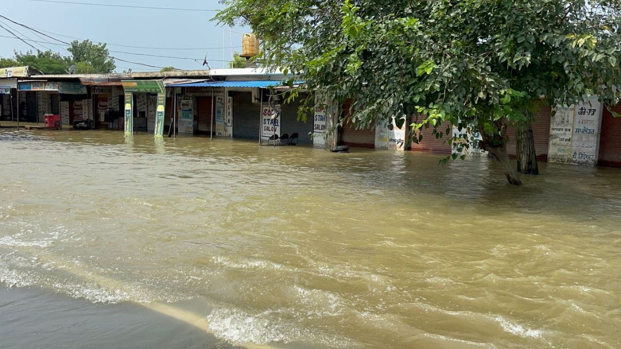 Punjab Flood: ਪਠਾਨਕੋਟ ਵਿੱਚ ਘਰ ਡਿੱਗਣ ਦਾ ਵੀਡੀਓ ਵਾਇਰਲ, ਤਾਸ਼ ਦੇ ਪੱਤਿਆਂ ਵਿਖਰਿਆ ਮਕਾਨ