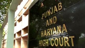 HC ਨੇ ਪੁਲਿਸ ਮੁਲਾਜ਼ਮਾਂ ‘ਤੇ FIR ਕਰਨ ਦਾ ਦਿੱਤਾ ਆਦੇਸ਼ , ਨਸ਼ੇ ਦੇ ਝੂਠੇ ਕੇਸ ‘ਚ ਫਸਾਉਣ ਦਾ ਇਲਜ਼ਾਮ HC ਨੇ ਪੁਲਿਸ ਮੁਲਾਜ਼ਮਾਂ ‘ਤੇ FIR ਕਰਨ ਦਾ ਦਿੱਤਾ ਆਦੇਸ਼ , ਨਸ਼ੇ ਦੇ ਝੂਠੇ ਕੇਸ ‘ਚ ਫਸਾਉਣ ਦਾ ਇਲਜ਼ਾਮ