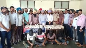 ਫਿਰੋਜ਼ਪੁਰ ਤੋਂ 77 ਕਿੱਲੋ ਹੈਰੋਇਨ ਸਣੇ ਚਾਰ ਨਸ਼ਾ ਤਸਕਰ ਗ੍ਰਿਫਤਾਰ, ਹਥਿਆਰ ਵੀ ਬਰਾਮਦ, ਡੀਜੀਪੀ ਨੇ ਦਿੱਤੀ ਜਾਣਕਾਰੀ, ਬੋਲੇ ਅੱਗੇ ਵੀ ਕਾਰਵਾਈ ਰਹੇਗੀ ਜਾਰੀ ਫਿਰੋਜ਼ਪੁਰ ਤੋਂ 77 ਕਿੱਲੋ ਹੈਰੋਇਨ ਸਣੇ ਚਾਰ ਨਸ਼ਾ ਤਸਕਰ ਗ੍ਰਿਫਤਾਰ, ਹਥਿਆਰ ਵੀ ਬਰਾਮਦ, ਡੀਜੀਪੀ ਨੇ ਦਿੱਤੀ ਜਾਣਕਾਰੀ, ਬੋਲੇ ਅੱਗੇ ਵੀ ਕਾਰਵਾਈ ਰਹੇਗੀ ਜਾਰੀ...
